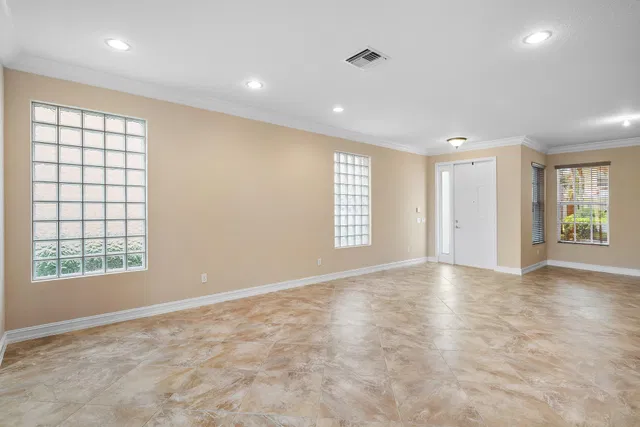 Residence photo 17