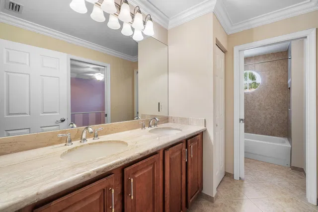 Residence photo 54