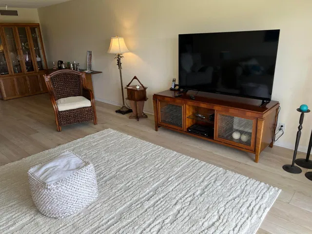  Unit 515 photo 6