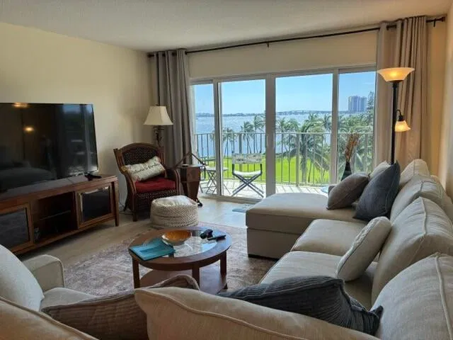  Unit 515 photo 31