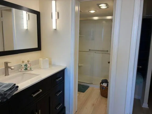  Unit 515 photo 34