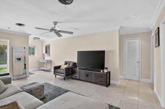 Residence photo 4