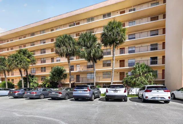Unit 109 photo 2
