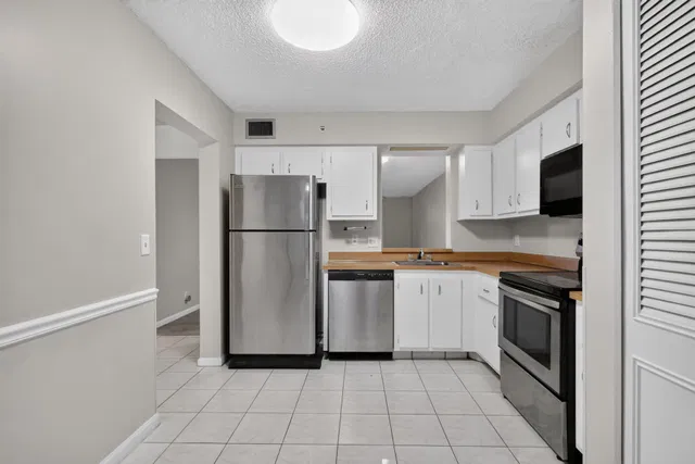 Unit 109 photo 9