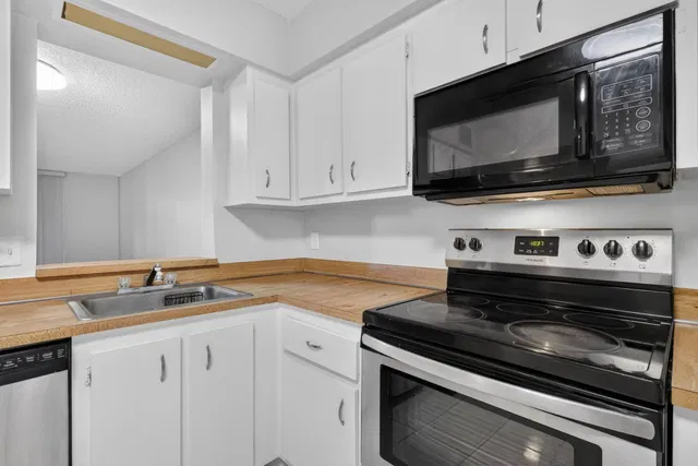 Unit 109 photo 10