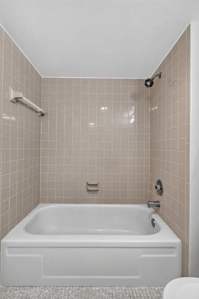 Unit 109 photo 18