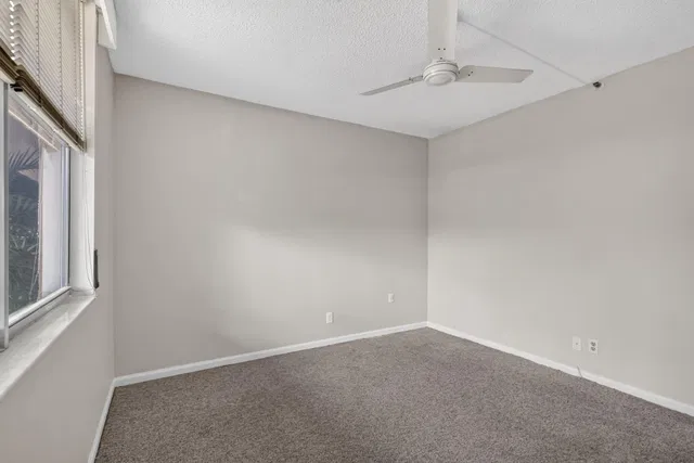 Unit 109 photo 20