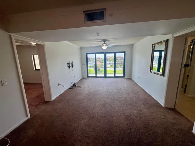  Unit 405 photo 8