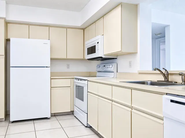 Unit 306-C photo 2