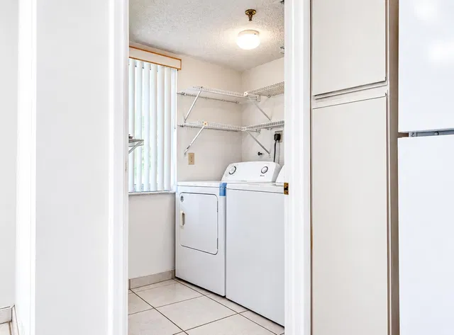 Unit 306-C photo 3