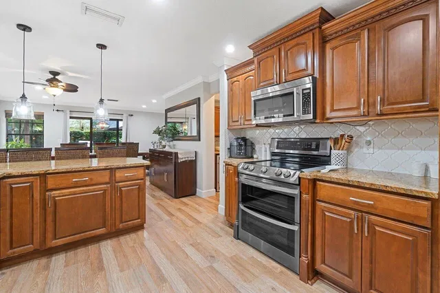  Residence photo 5