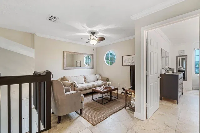  Residence photo 6