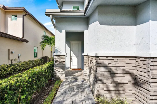 Residence photo 4