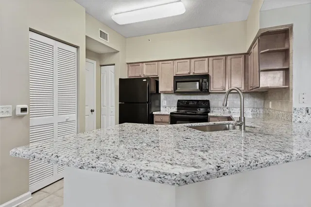  Unit 2104 photo 6