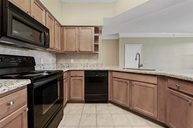  Unit 2104 photo 8
