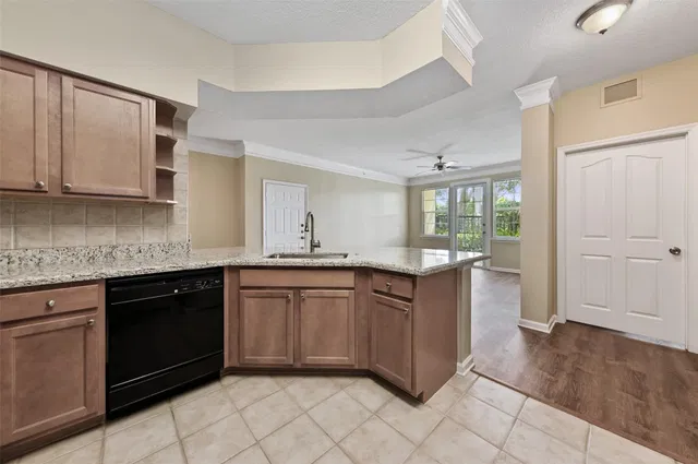  Unit 2104 photo 9