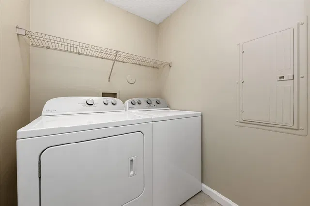  Unit 2104 photo 13