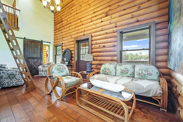  Residence photo 6