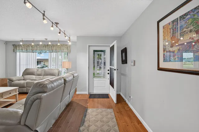 Residence photo 2