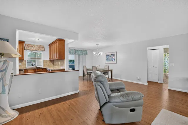 Residence photo 3