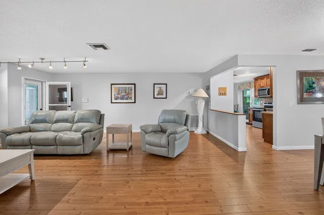 Residence photo 4