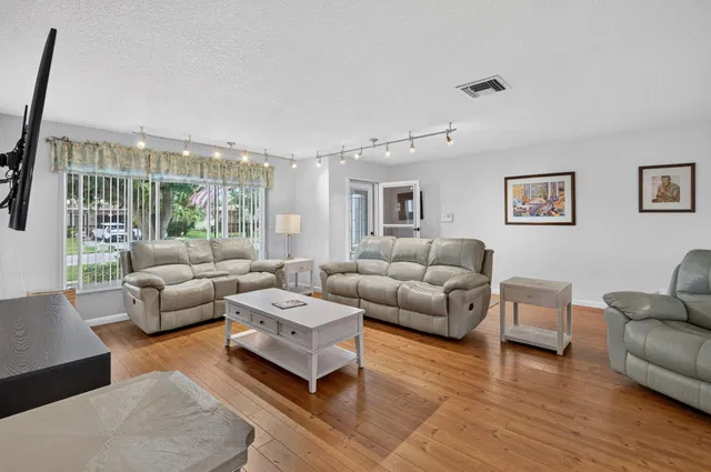 Residence photo 5