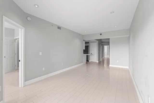 Unit 322 photo 9