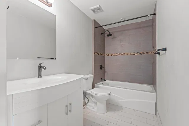 Unit 322 photo 10