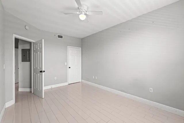 Unit 322 photo 11