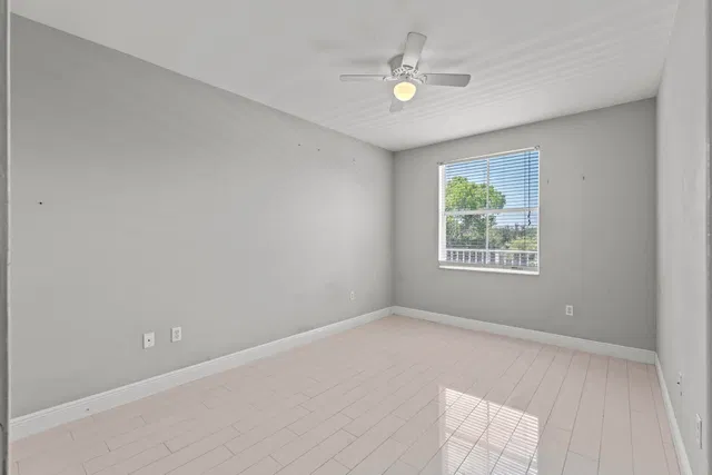 Unit 322 photo 12