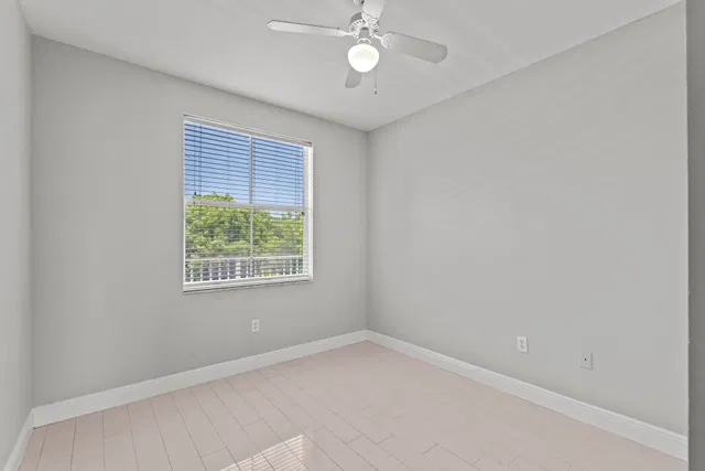 Unit 322 photo 16