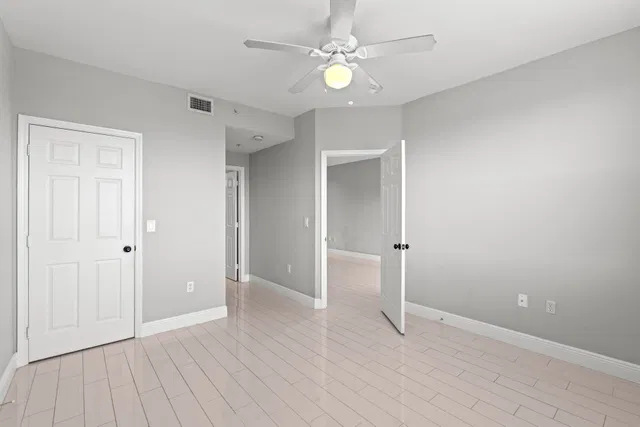 Unit 322 photo 19