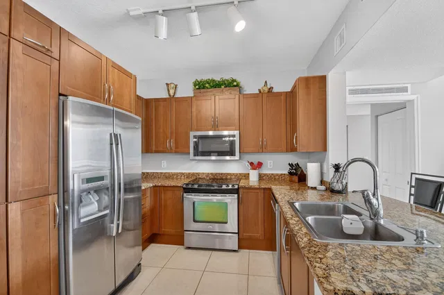  Residence photo 5