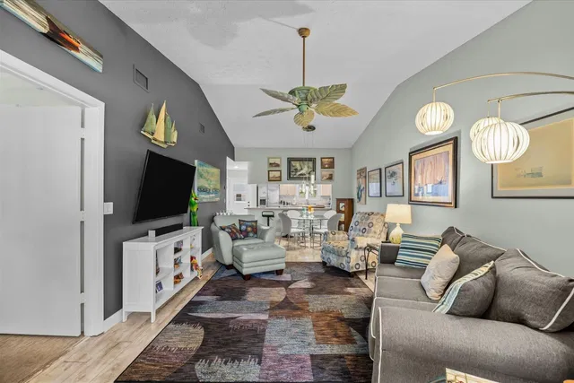 Residence photo 11