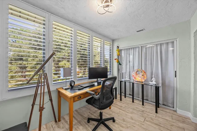 Residence photo 31