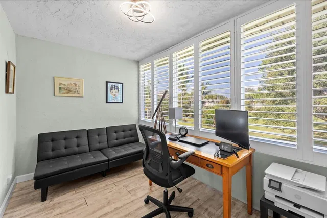 Residence photo 32