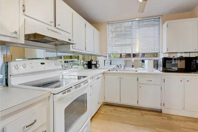 Residence photo 16