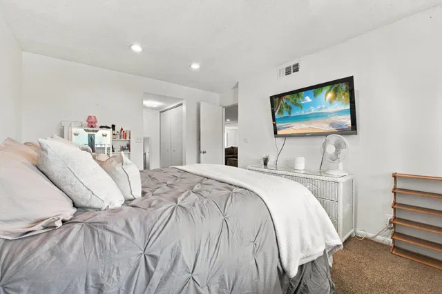 Unit 303 photo 24