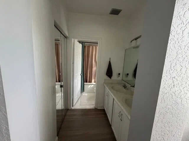 Residence photo 5