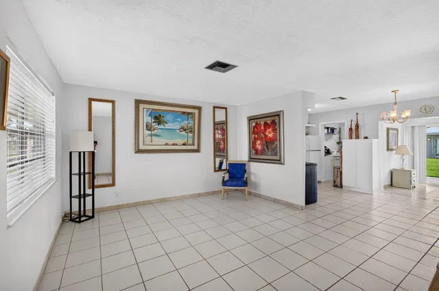 Residence photo 3