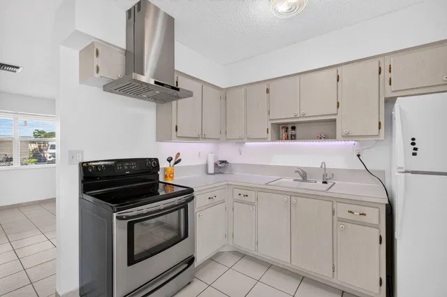 Residence photo 4