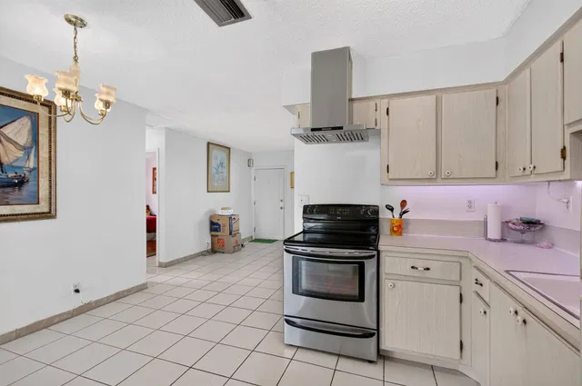 Residence photo 5