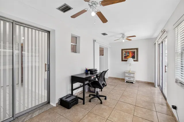 Residence photo 32
