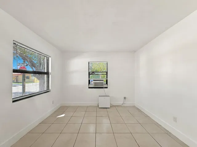  Unit 1 photo 10