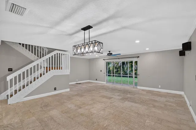  Residence photo 11