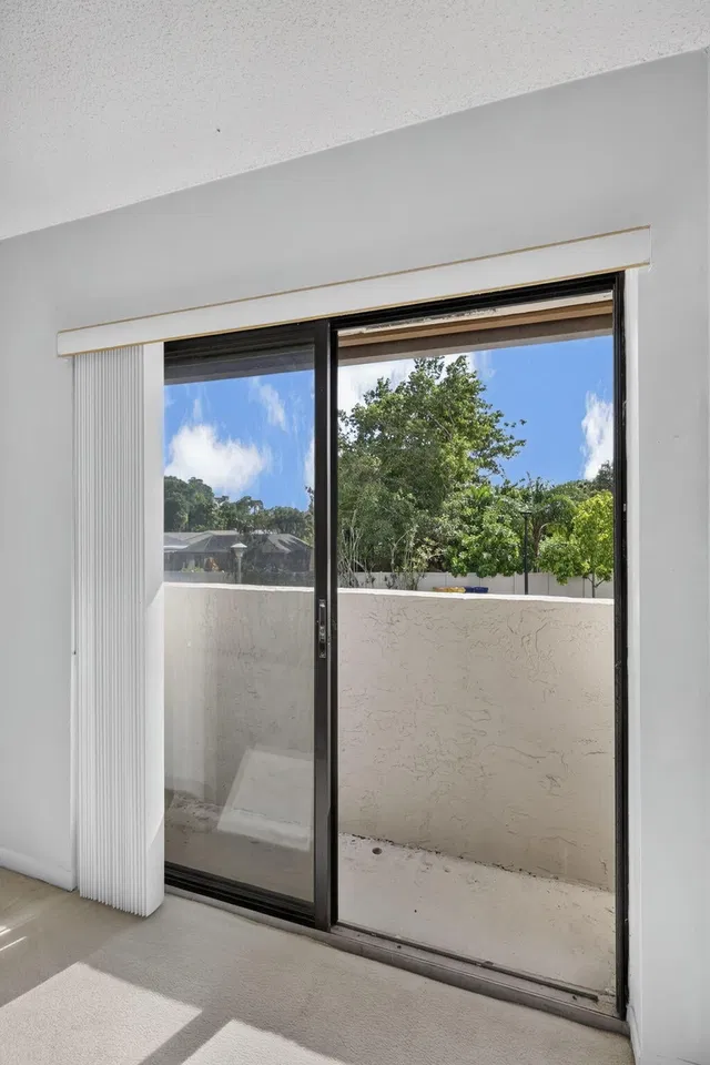  Residence photo 9