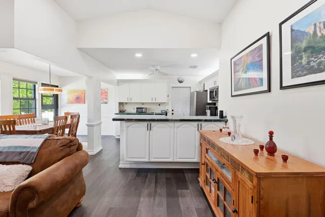 Residence photo 12