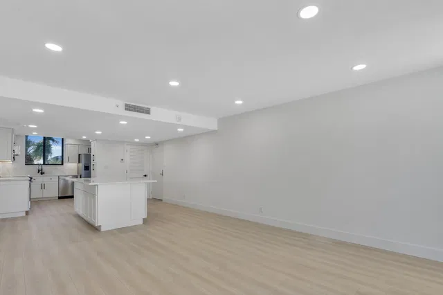 Unit T1 photo 21