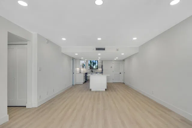 Unit T1 photo 23