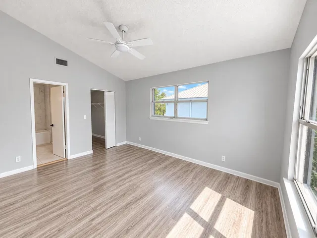  Residence photo 8